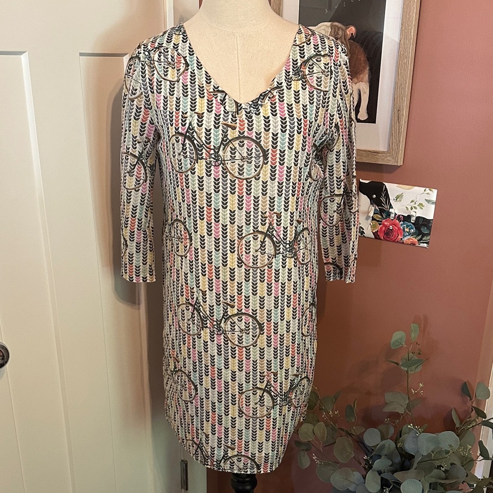 Vilagallo Multicolor Bike Pattern silk 3/4 sleeve vneck lined sheath 38/6 Dress